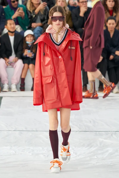 Look 11